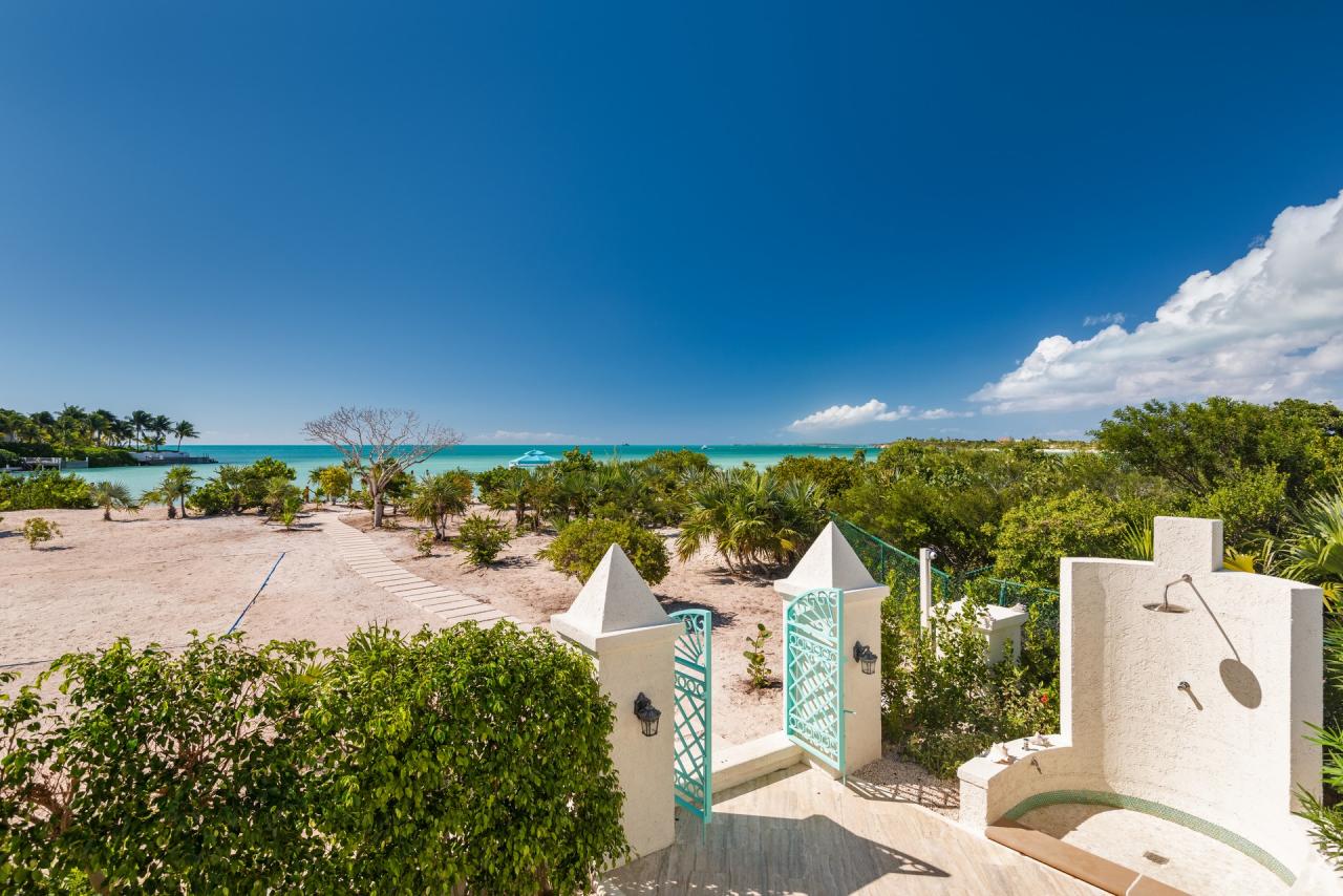 Beach House Taylor Bay is a four bedroom Turks and Caicos villa